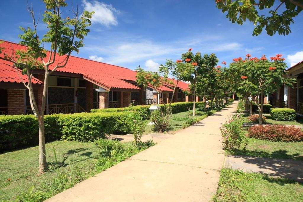 Vansana Plain Of Jars Hotel Muang Phônsavan Exterior foto