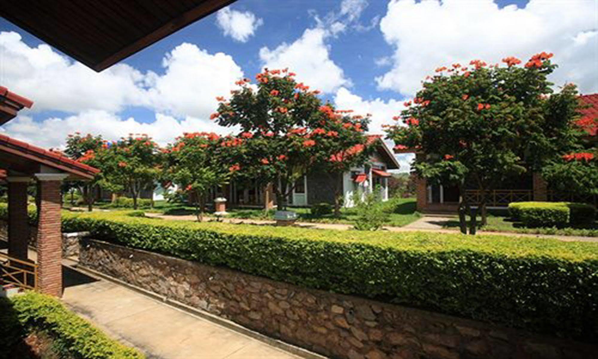 Vansana Plain Of Jars Hotel Muang Phônsavan Exterior foto